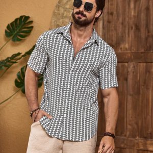 Manfinity KASUA Men??s Short Sleeve Casual Shirt, Button Up Collar Graphic Shirt For Vacation
